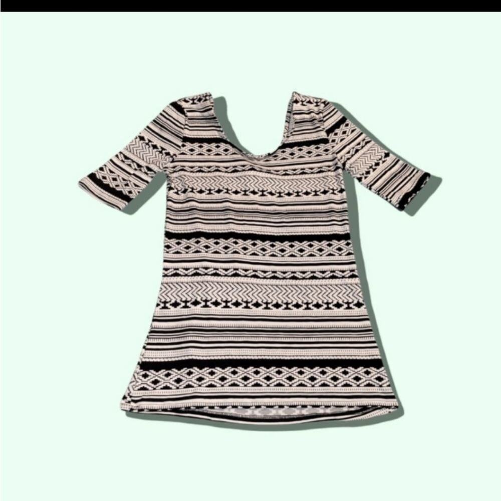 Capella size medium black and white print soft to the touch short sleeve …